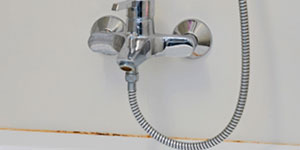 retirar reemplazar silicona baños