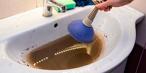 eliminar mal olor tuberías baño